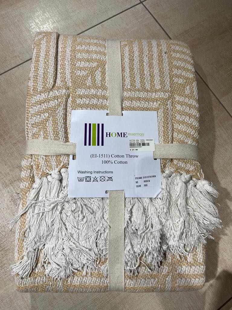 Cable Designed Beige Throw