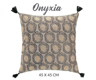 Onyxia Cushion